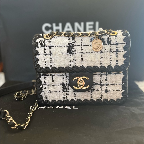 Chanel Tweed Flapbag - Picture 8 of 14